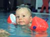 Leo beim Babyschwimmen